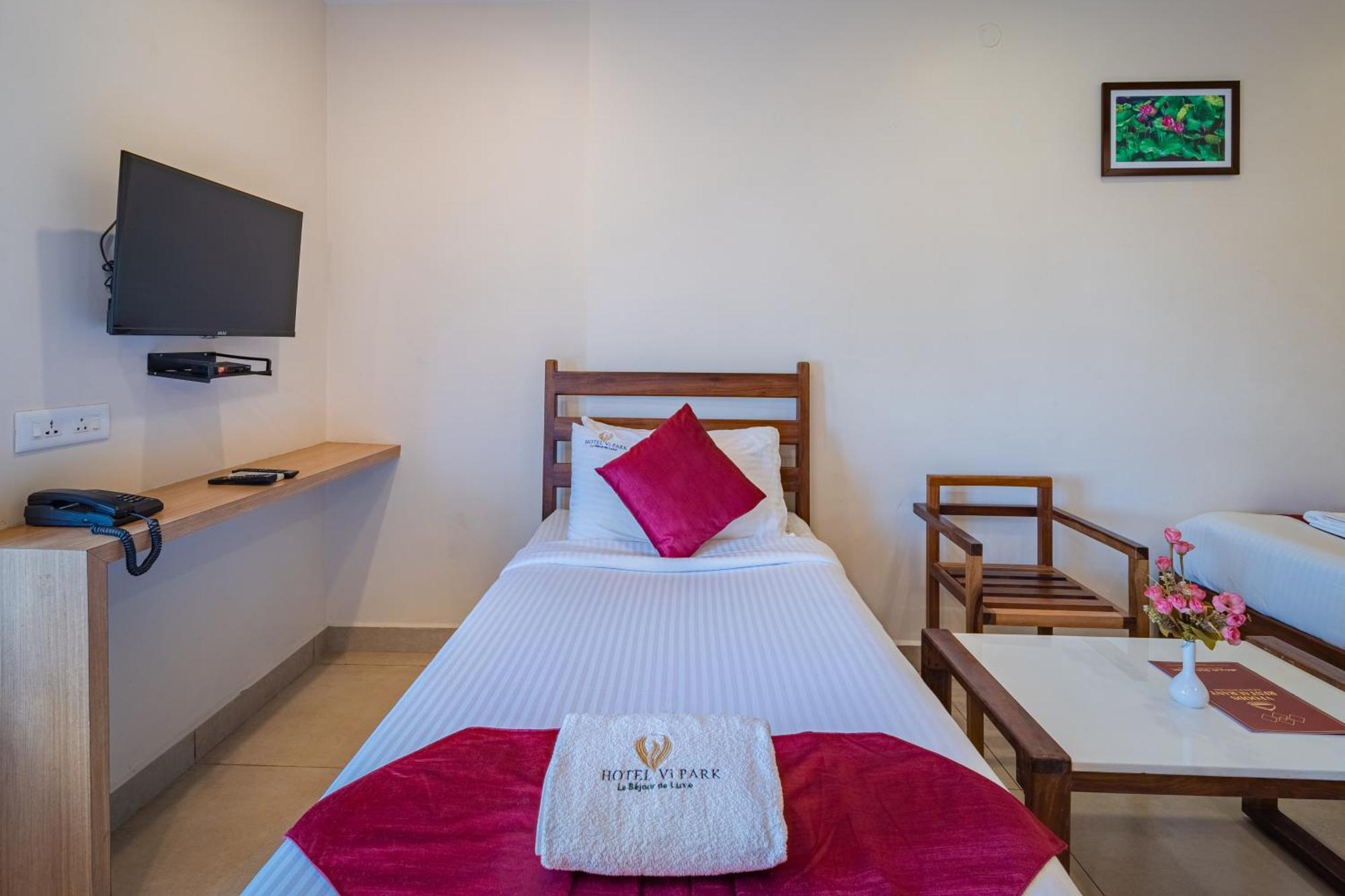 Hotel VI Park - City Centre Pondicherry Exterior foto
