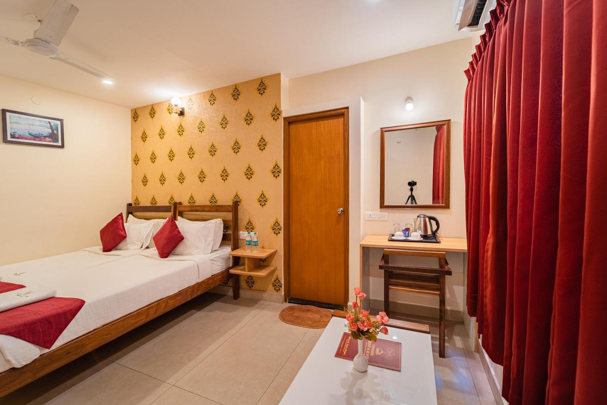 Hotel VI Park - City Centre Pondicherry Exterior foto
